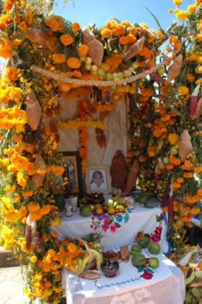day of the dead mexico altar. Dia de Los Muertos Altar